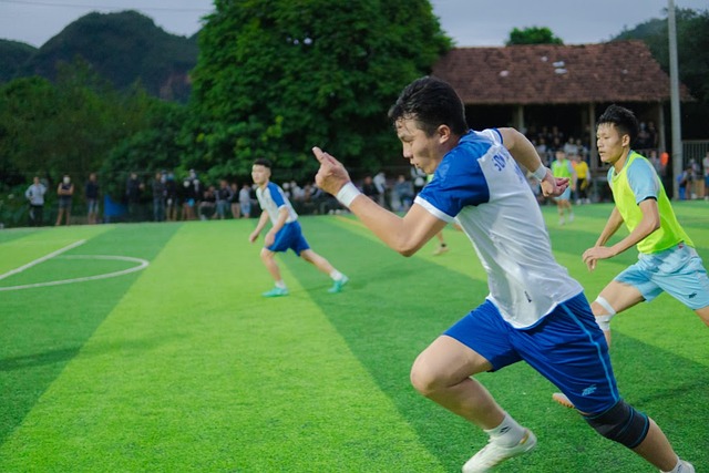 NBA 3月30日红黑榜：湖人三巨头惊艳表现，灰熊小贾伦假摔暴露无遗！.