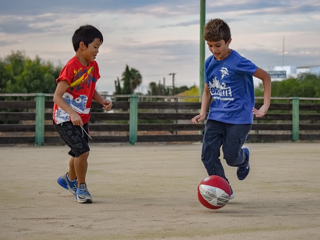 浓眉淡定应对交易传闻，坦言与詹皇依然关系亲密.